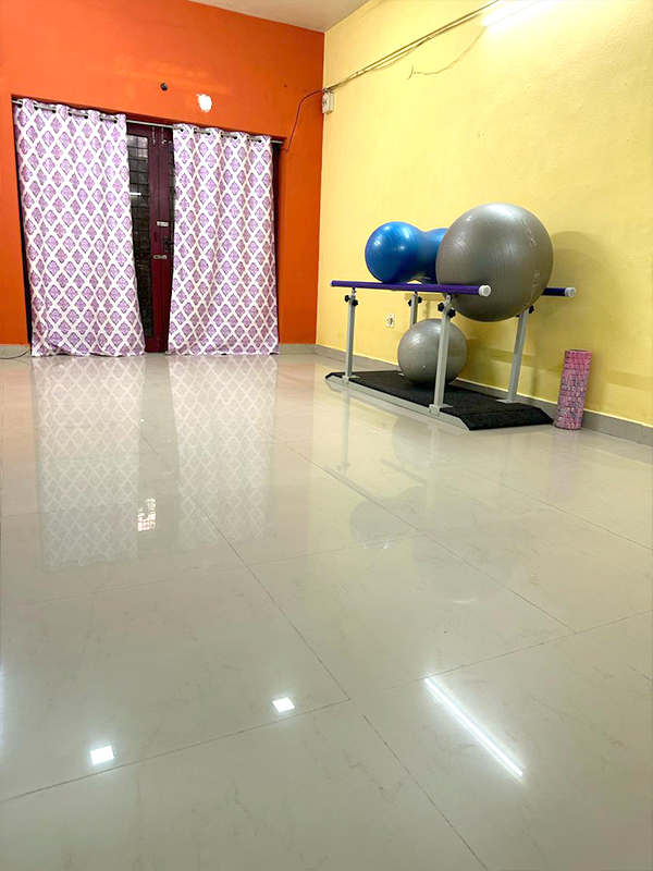 Professional physiotherapy and rehab treatment at Vitasyn Royapettah clinic